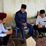 UAS Takziah ke Makam KH Alam Fathullah Zarkasyi