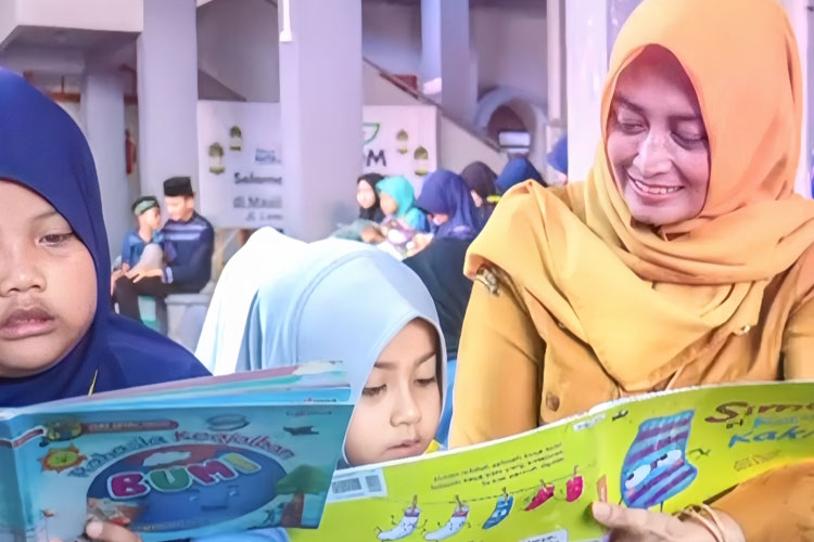 Jemput Bola Galakkan Literasi, Armada Pustaka Keliling Sapa Warga Ponorogo