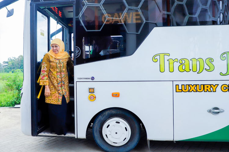 Perkuat Mobilitas Antarwilayah, Gubernur Khofifah Ajak Masyarakat Naik Bus TransJatim