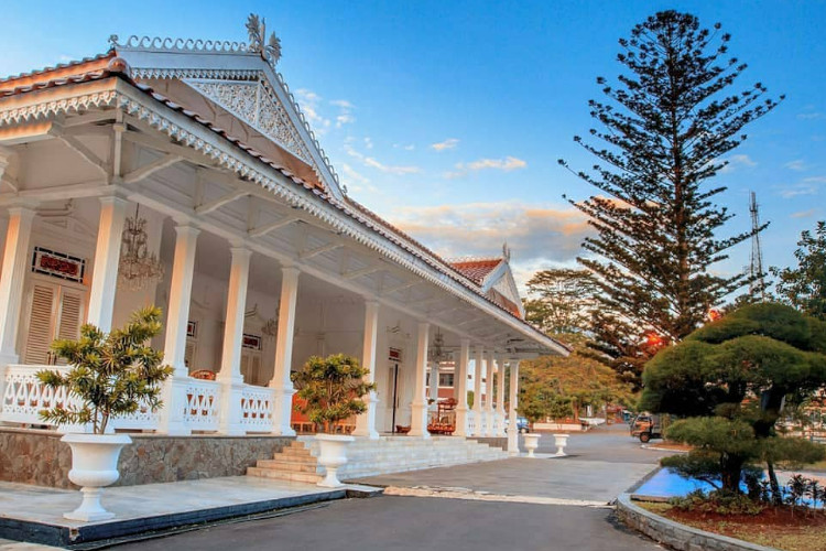 Istana-Presiden-Cipanas-Cianjur-2.jpg
