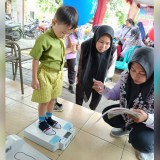 Alfamart Gandeng SoKlin Hadirkan Posyandu Gratis