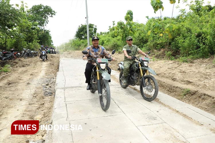 Pakai Motor Trail, Bupati Jombang Pastikan Pembangunan Masuk Wilayah Perbatasan