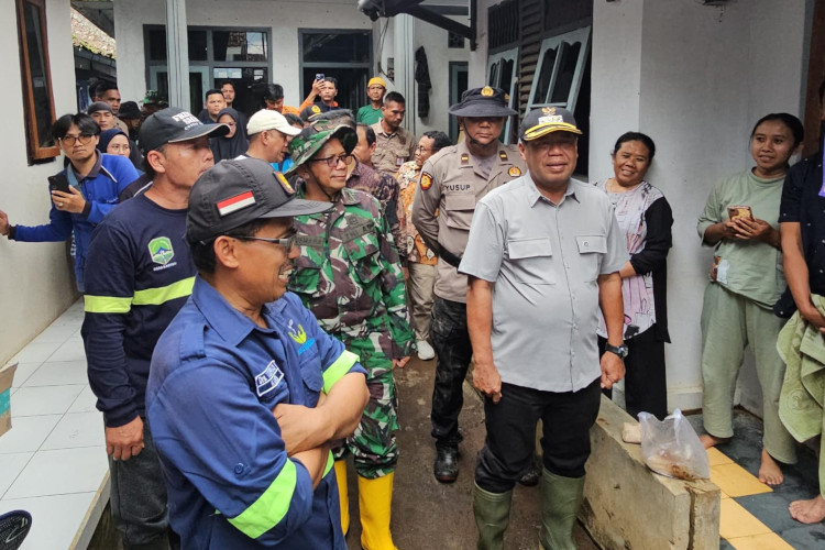Banjir Rendam Ratusan Rumah, Bupati Majalengka Turun ke Kasturi