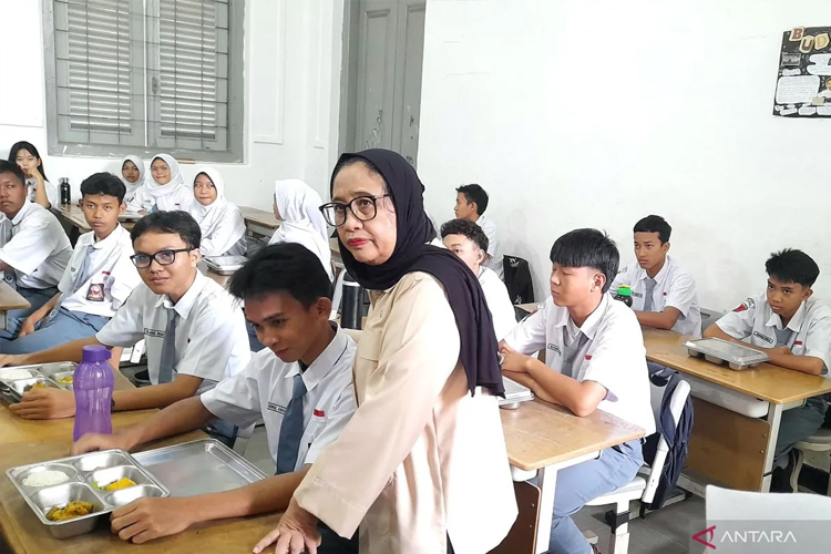 MBG 2026 Resmi Bergulir, BGN Tegaskan Guru hingga Tenaga Kebersihan Wajib Jadi Penerima