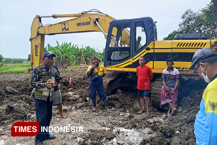 Tekan Risiko Banjir, Tanggul Bengawan Solo di Masangan Gresik Mulai Dibangun