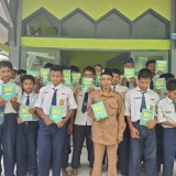Terima Wakaf Al-Quran dari Jakarta, SMPN 4 Nawangan Pacitan Tambah Inventaris Madin