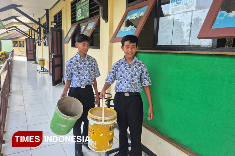Belajar Karakter dari Tempat Sampah, Cara SMPN 5 Pacitan Satu Atap Mendidik Siswa