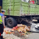 Truk Gandeng Tabrak Tiga Kendaraan di Prajekan Bondowoso, Satu Meninggal