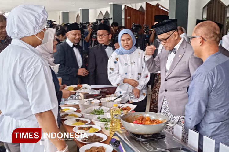 Menhaj Pastikan Cita Rasa Makanan dan Bumbu Khas Indonesia bagi Jemaah Haji
