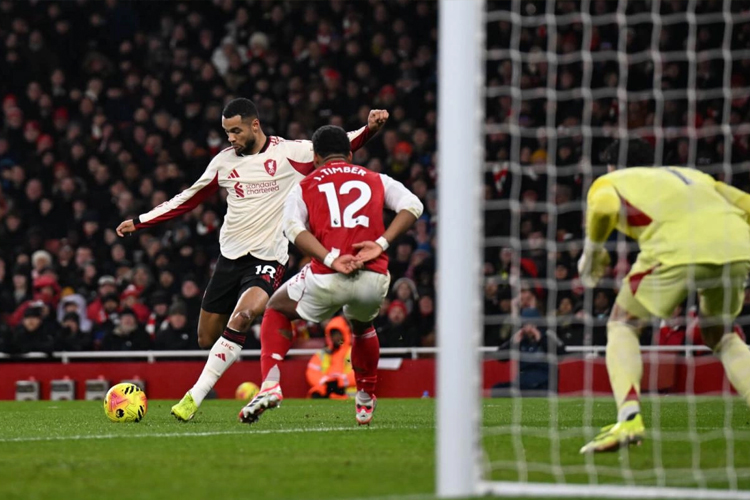 Arteta Akui Arsenal Kurang Efisien, Slot Puas Performa Liverpool