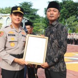 Akhiri Masa Tugas di Gresik, AKBP Rovan Beri Penghargaan ke Personel dan Warga