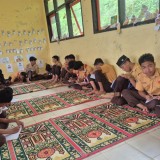 Jumat Pagi di SMPN 5 Pacitan Dimulai dengan Shalat Dhuha dan Literasi Al-Quran