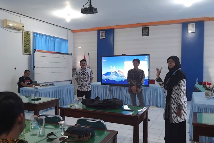 Guru SMPN 2 Pacitan Rutin Asah Skill Digital Lewat Program “Jaber Mandi”