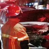 Mobil Avanza Hangus Terbakar Usai Korsleting di Persimpangan Sirandu, Pemalang