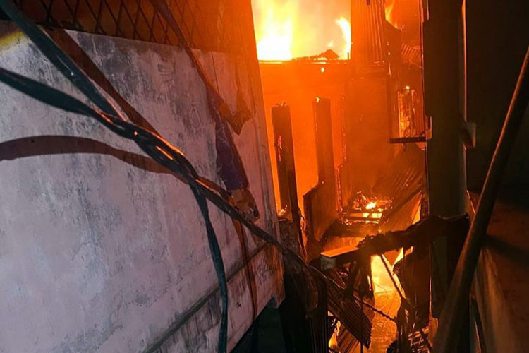 Kebakaran di Tambora Hanguskan 15 Bangunan, Kerugian Mencapai Rp1,7 Miliar
