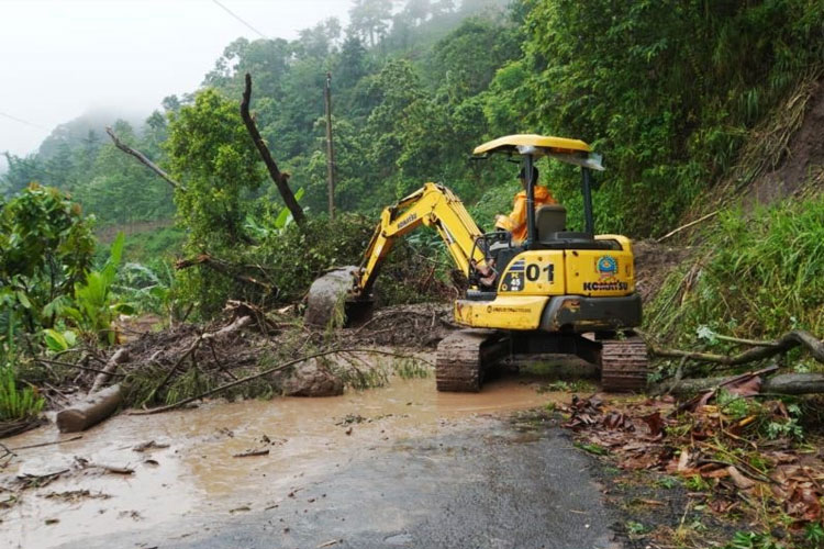 18 Titik Longsor Putuskan Akses Jalan, 3.522 Jiwa di Desa Tempur Jepara Terisolasi