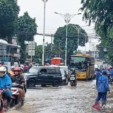Jalan Raya Bogor Banjir, Kemacetan Panjang Mengular hingga Pertigaan HEK