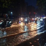 Jalan Daan Mogot Terendam Banjir, Macet Total hingga 4 KM Menuju Jembatan Baru