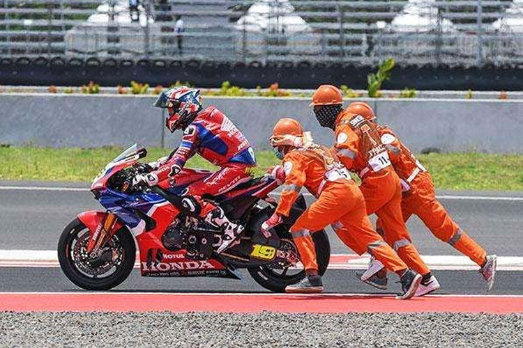 Regulasi MotoGP 2026 Berubah: Pembalap Tak Bisa Restart Motor di Run-off