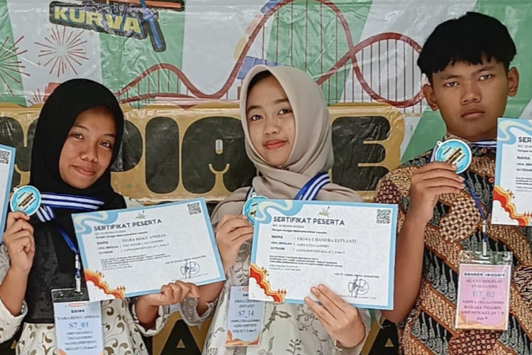 Bikin Bangga, SMPN 2 Tegalombo Pacitan Kirim Empat Siswa ke Olimpiade Kurva Nasional
