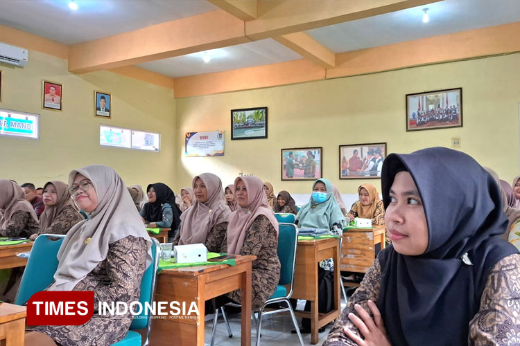 MGMP-Bahasa-Indonesia-SMP-se-Pacitan-a.jpg