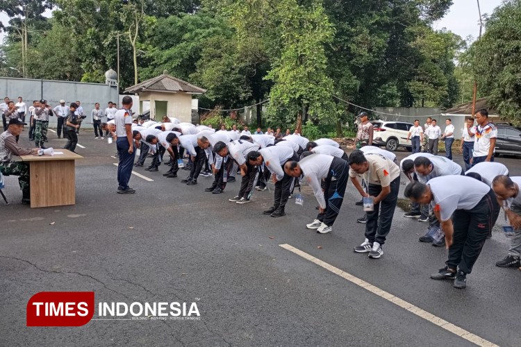 Tingkatkan Semangat dan Kedisiplinan, PPIH Arab Saudi Adu Baris Berbaris