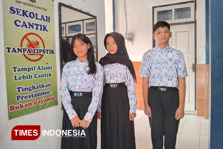 Cantik Tanpa Lipstik, Pesan Tegas di Upacara Senin SMPN 2 Pacitan