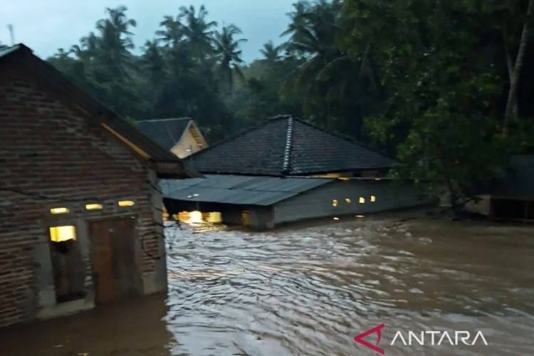 Banjir dan Angin Kencang Terjang 4 Kabupaten NTB, 1 Meninggal dan Ratusan Rumah Terdampak