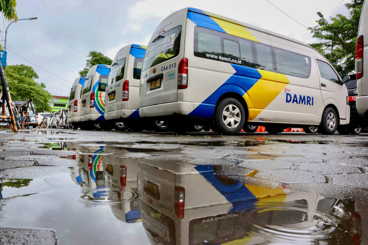 Bus-DAMRI-Karimunjawa-2.jpg
