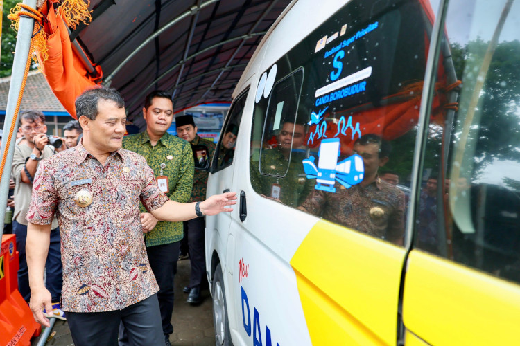 Bus DAMRI Masuk Karimunjawa, Gubernur Ahmad Luthfi: Mobilitas Warga Tak Lagi Mahal