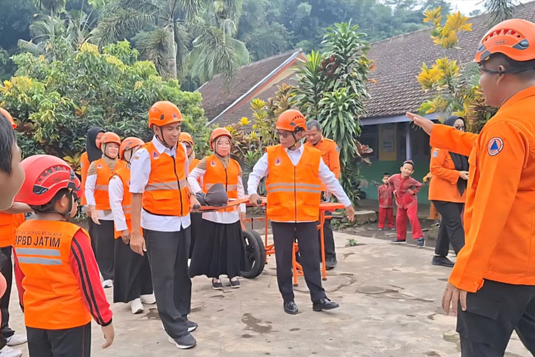 Tim-BPBD-Jatim-b.jpg