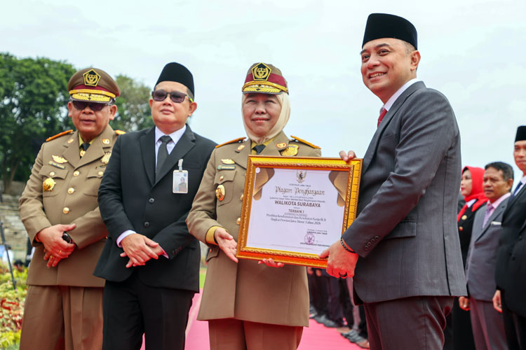 Wali Kota Surabaya Raih Predikat Platinum Terbaik I Pembina K3 di Jawa Timur