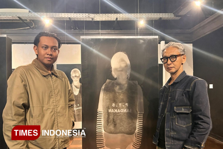 Au Loim Fain Karya Romi Perbawa, Jeritan Hati Anak dari Para Pekerja Migran Indonesia