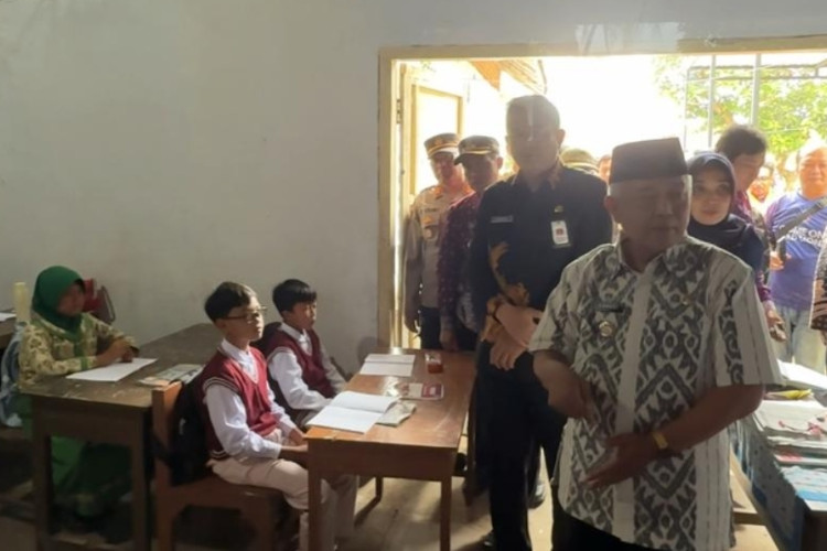 Bupati Malang Tinjau SDN 4 Sukowilangun yang Ambruk, Perbaikan Diminta Gunakan Dana Darurat