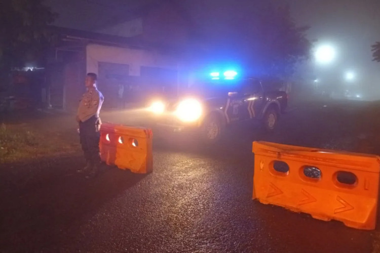 Longsor Cinomati Tutup Jalur Pleret–Dlingo Bantul, Akses Mobil Lumpuh