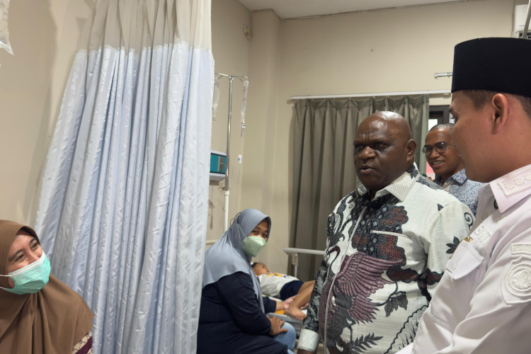 Keracunan MBG di Mojokerto, Menteri HAM Minta Evaluasi Total Dapur Penyedia Makanan