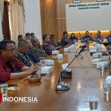 Ratusan Sopir Dump Truck 'Kepung' DPRD Ponorogo, Desak Tambang Dibuka