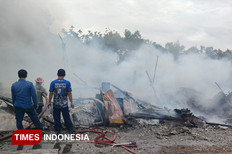 Gudang Pakan Ternak di Prambon Sidoarjo Dilalap Api, Truk dan Lima Kambing Ikut Terbakar