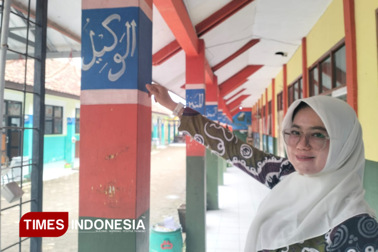 Tanam Nilai Iman, SDN 2 Sindangpalay Lukis Asmaul Husna di Tiang dan Tembok Sekolah