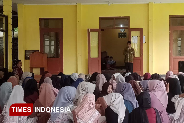 Isra Mikraj di SMPN 2 Ngadirojo Pacitan Tegaskan Pesan Salat dan Disiplin Sejak Dini