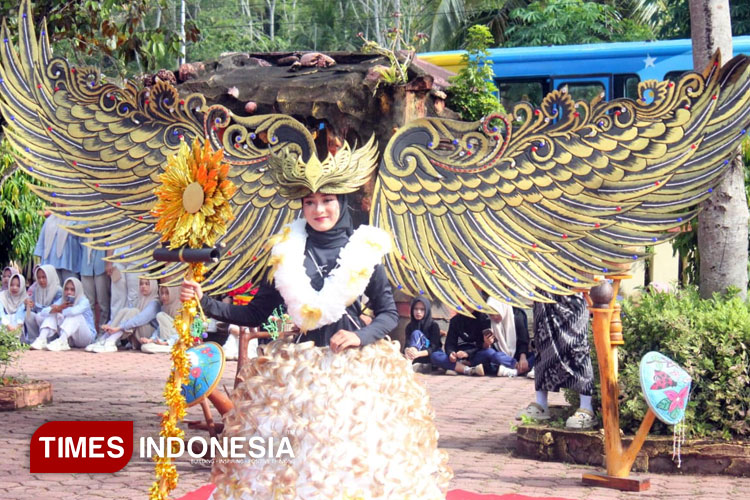 Sulap Limbah Plastik Jadi Gaun, Siswa SMPN 3 Ngadirojo Pacitan Memukau MASCOFISH 2026