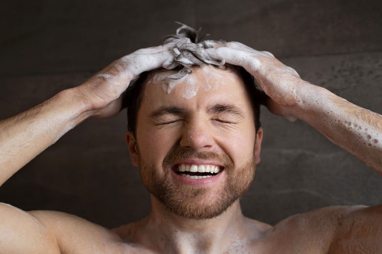 Keajaiban Mandi Sebelum Subuh, Dingin tapi Bikin Sehat