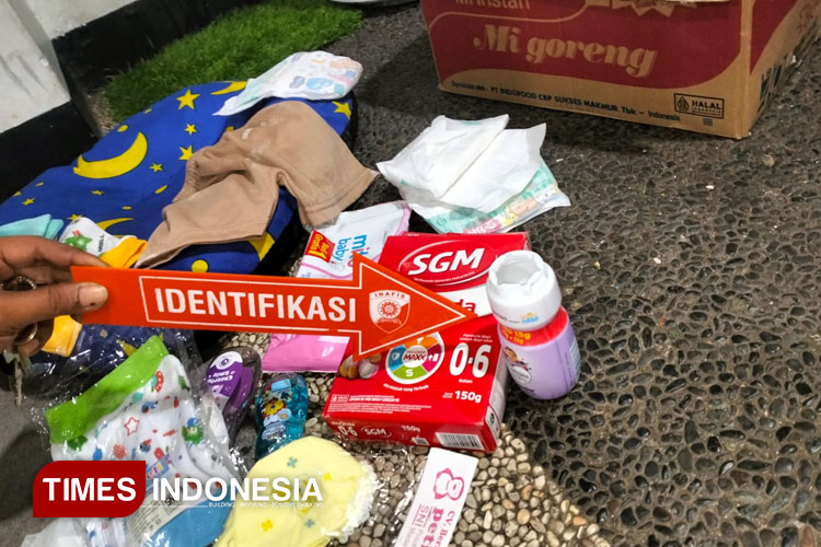 Bayi Berusia 49 Hari Ditemukan dalam Kardus Mie Instan di Teras Pensiunan Polisi Banyuwangi