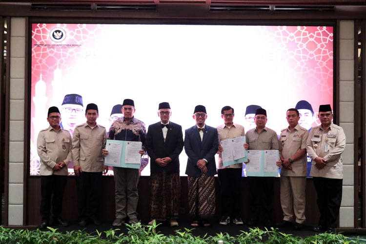 Serahkan Anggaran Operasional Haji 2026, Menhaj Tekankan Tata Kelola dan Integritas