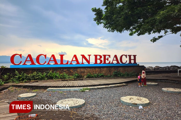 Daya Tarik Kano, Pantai Cacalan Banyuwangi Banjir Wisatawan Selama Nataru