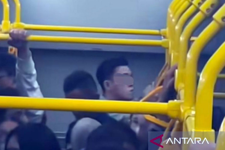 Penumpang Masturbasi di Bus Transjakarta Diserahkan ke Polisi