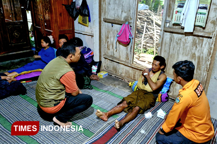 Warga Bondowoso Luka-luka Tertimpa Pohon Tumbang di Desa Sumbermalang