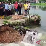 Tanggul Kalimalang Jebol: Bupati Karawang Tinjau Lokasi, Material Darurat Mulai Dikirim