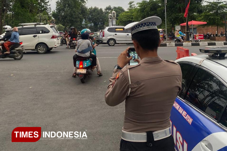 Satlantas Majalengka Uji Coba E-TLE Mobile Handheld