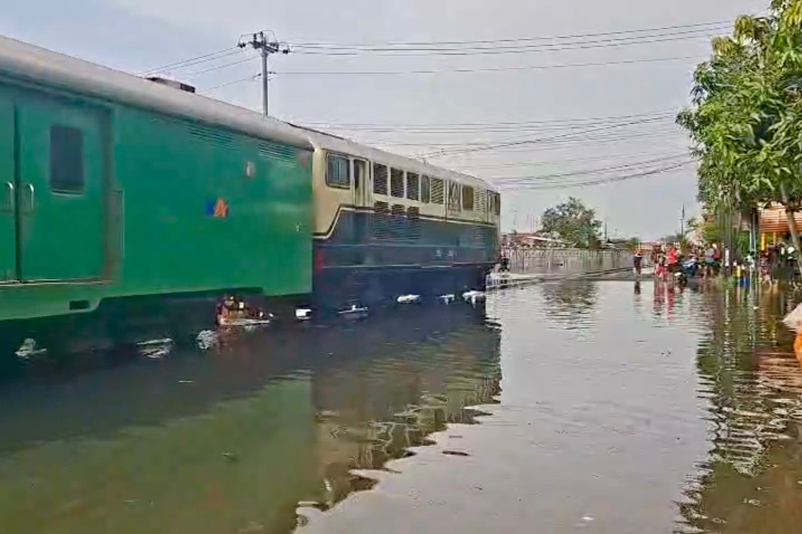 Jalur-Kereta-Banjir.jpg